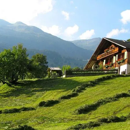 Cozy Chalet In With Mountain View *